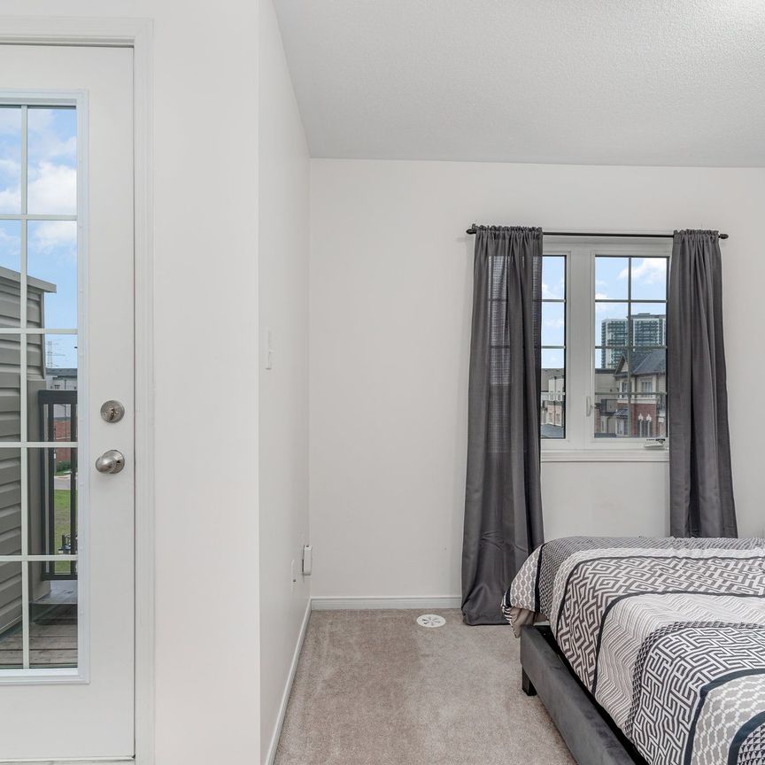 For Lease - 2757 Deputy Minister Path Unit# Room, Oshawa, Ontario - Photo 1