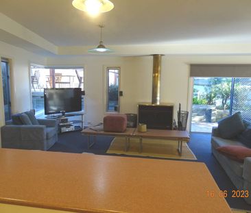 Townhouse To Rent - Photo 4