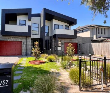 Near New 4 bedroom Townhouse - Photo 2