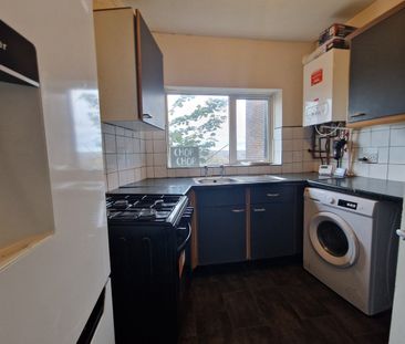2 Bed Terraced House, Russell Rise, LU1 - Photo 5