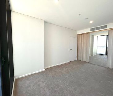 Extraordinary 2 bedrooms meets refined luxury at The Landmark in th... - Photo 4