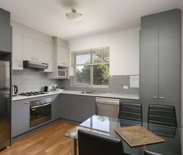 Smart and stylish 2 bedroom unit end unit (upstairs) with leafy out... - Photo 2