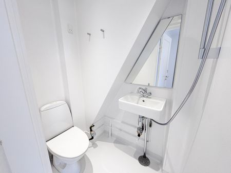 Solrig og velbeliggende 2-værelses lejlighed med altan - Photo 3