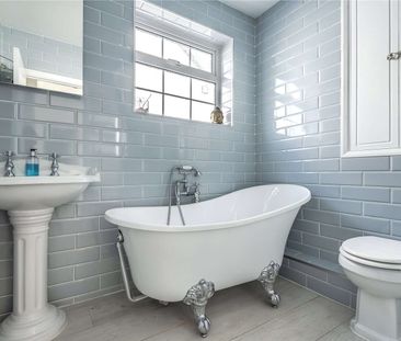 A modern family home ideally located for the amenities of town and ... - Photo 6