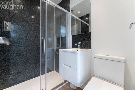 4 bedroom terraced house to rent - Photo 5