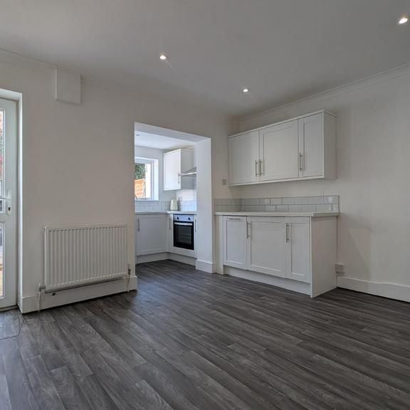 2 bedroom terraced house to rent - Photo 1