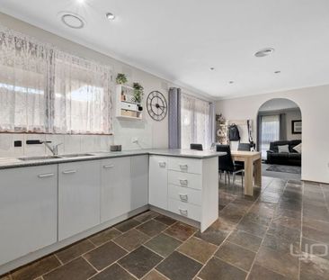 3 BEDROOM & STUDY MASSIVE CARPORT HUGE GARAGE AREA - Photo 5