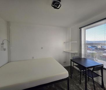 Property to rent - Photo 5