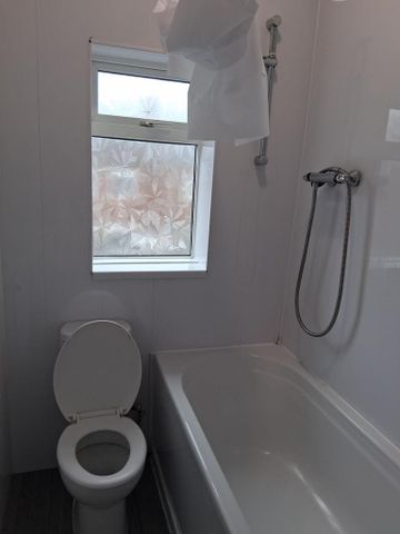 2 bedroom end of terrace house to rent - Photo 3