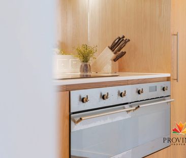 ELEGANT & SOPHISTICATED - Large 1 Bedroom Q3 Apartment – WITH CAR BAY! - Photo 2