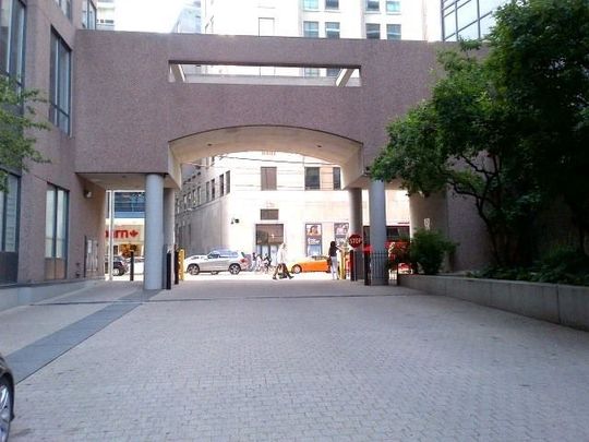 For Lease - 7 Carlton Street Unit# 914, Toronto, Ontario - Photo 1