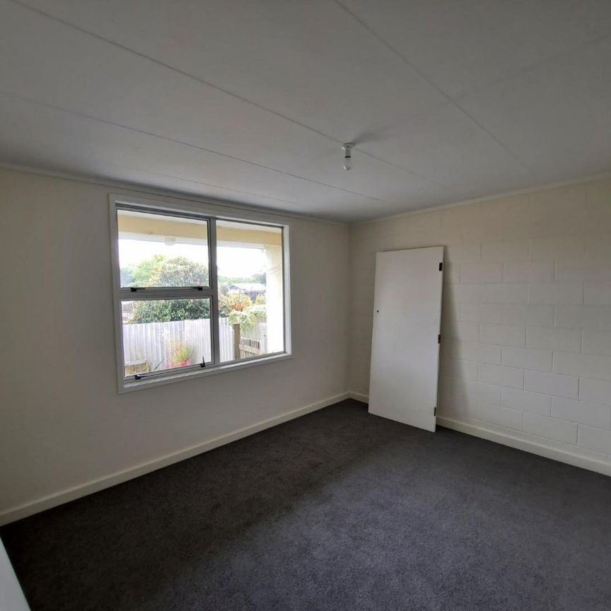 Cozy Two Bedroom in Inglewood - Photo 1