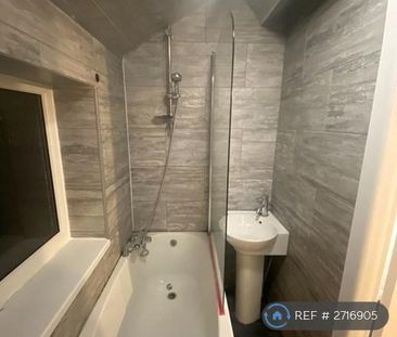 2 bedroom semi-detached house to rent - Photo 5