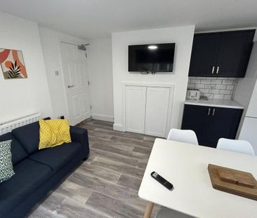 1 bedroom in a house share to rent - Photo 6