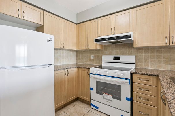 For Lease - 7 North Park Road Unit# 1202, Vaughan, Ontario - Photo 1