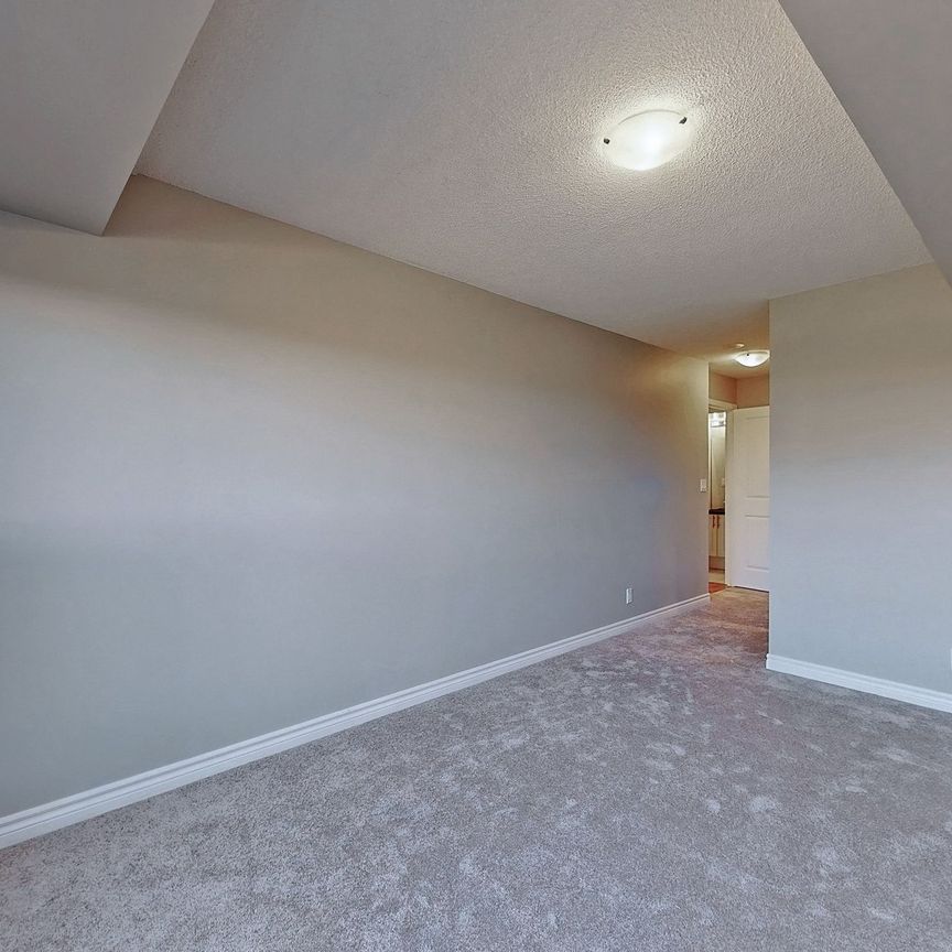 For Lease - 18 Harding Boulevard Unit# 323, Richmond Hill, Ontario - Photo 1