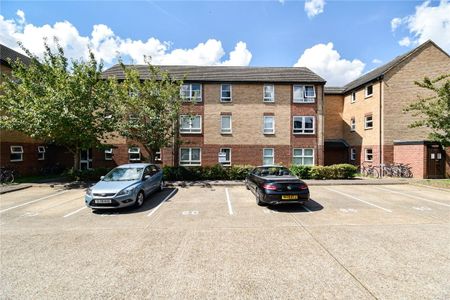 Well presented top floor 1 bedroom apartment to rent in Cambridge with local amenities close by & excellent access to City centre, Addenbrookes Hospital & Railway Station. Off street parking. Unfurnished. - Photo 4