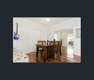 Post war home in great location - Photo 3