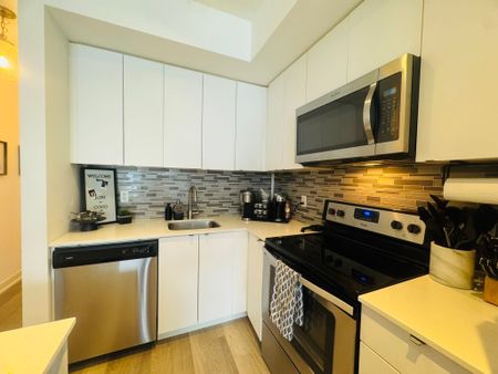 For Lease - 5260 Dundas Street Unit# C408, Burlington, Ontario - Photo 4