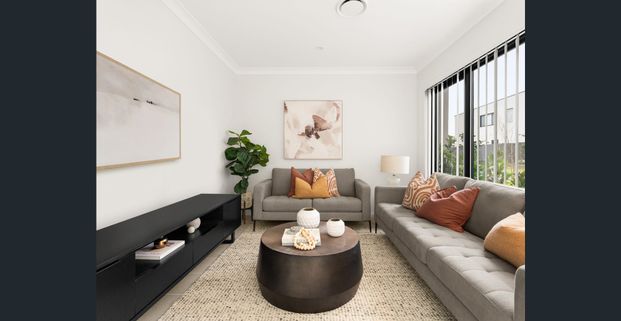 Near new home with high quality finishes throughout - Photo 1