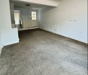 Flat to rent - Thorold Road, Chatham, ME5 - Photo 6