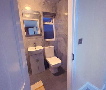 Modern Spacious Studio to Let in Lulworth close HA2 for £1200PCM Al... - Photo 4