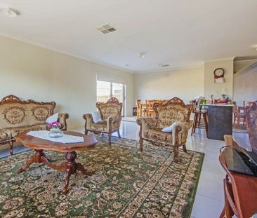 11 Pistachia Drive, Tarneit VIC - Photo 2