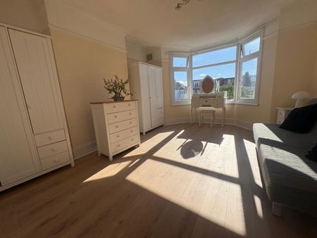 5 Bed Semi-Detached House, Berkshire Gardens, N13 - Photo 3