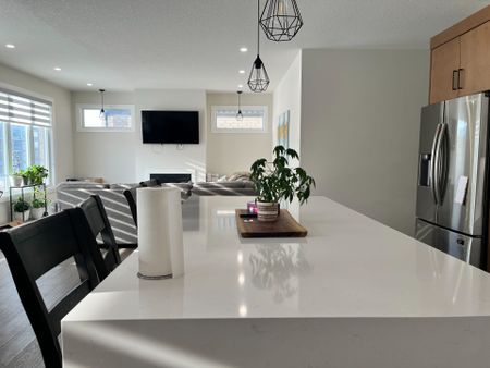 For Lease - 1919 Fountain Grass Drive, London South, Ontario - Photo 2