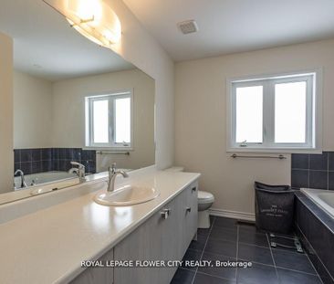 For Lease - 13 Ferragine Crescent, Bradford West Gwillimbury, Ontario - Photo 5