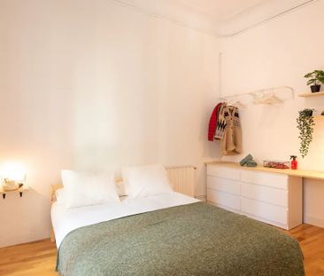 Carrer Gran de Gràcia, Barcelona, Catalonia 08012 - Photo 3