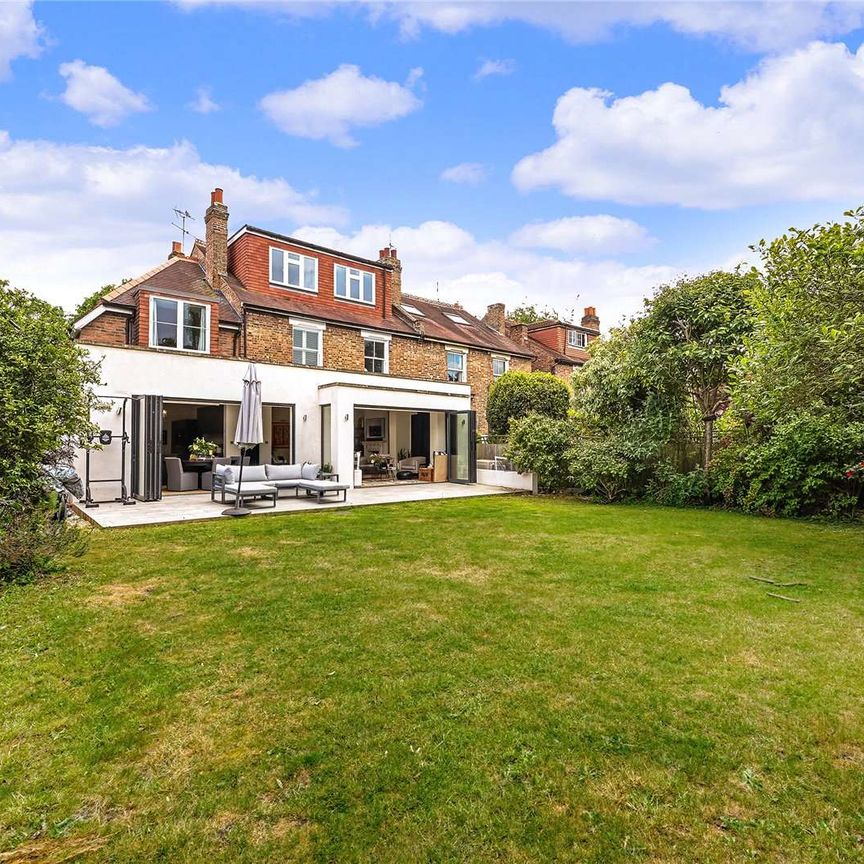 An exceptional five bedroom family home showcasing superb lateral space, refined finishes and generous private garden. - Photo 1