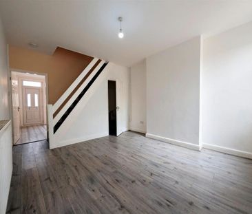 2 bedroom end of terrace house to rent - Photo 3