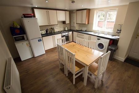 5 bedroom terraced house to rent - Photo 2