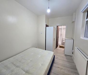 4 Bed Flat, Stockwell Road, SW9 - Photo 1