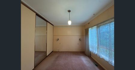 Character filled home in Emerald - Photo 3