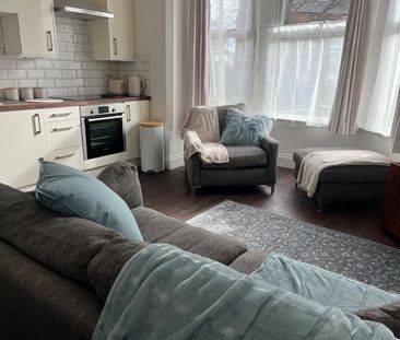 2 Bed Flat, Gorsey Road, NG3 - Photo 1