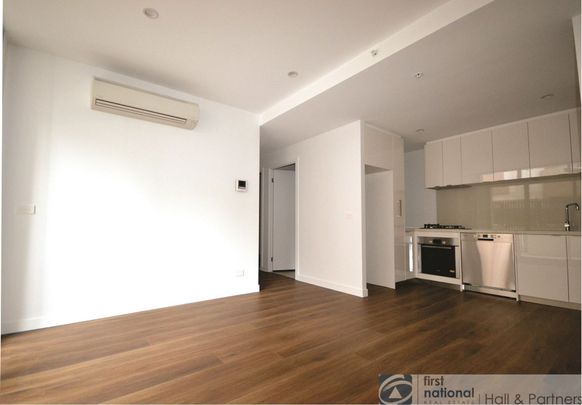 Unbeatable location! - Photo 1