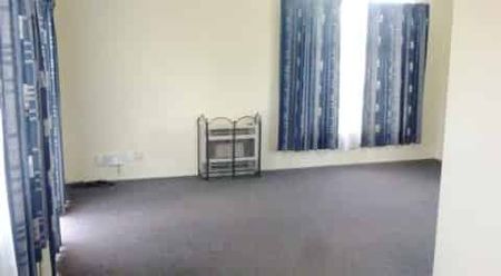 Tidy 3 Bedroom Home In Milson - Photo 2