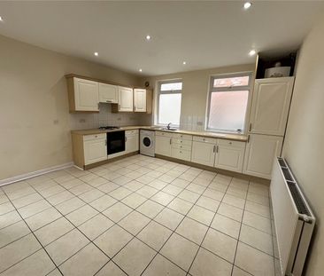 3 bedroom house to rent Station Lane, Featherstone, WF7 - Photo 2