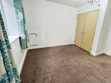 2 bedroom Flat To Let - Photo 3