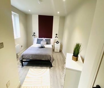 Room in a Shared Flat, Glenister Park Road, SW16 - Photo 3