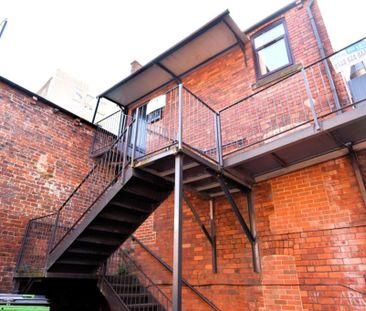 2 bedroom Flat in Flat 2, Leeds - Photo 3