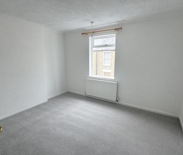 2 bedroom end of terrace house to rent - Photo 6