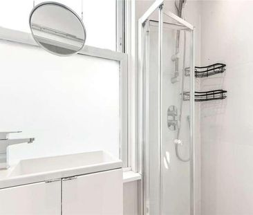 Battersea Park Road, London, SW11 - Photo 2