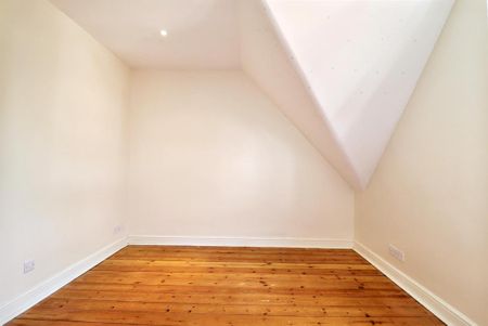 2 bedroom penthouse to rent - Photo 3