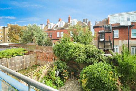 2 bedroom flat to rent - Photo 5
