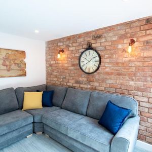 5 bedroom house to rent - Photo 2