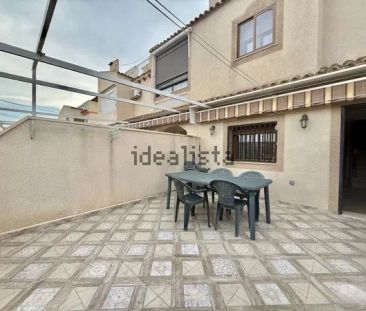 Alquiler de chalet adosado en Urbanizaciones - Photo 1