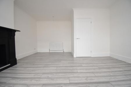 3 bedroom flat to rent - Photo 2